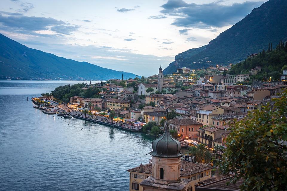 Alkoholverbot in Limone: Ordnung am Gardasee kostet bis zu 500 Euro!