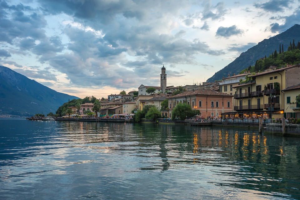 Alkoholverbot in Limone: Ordnung für Touristen am Gardasee!