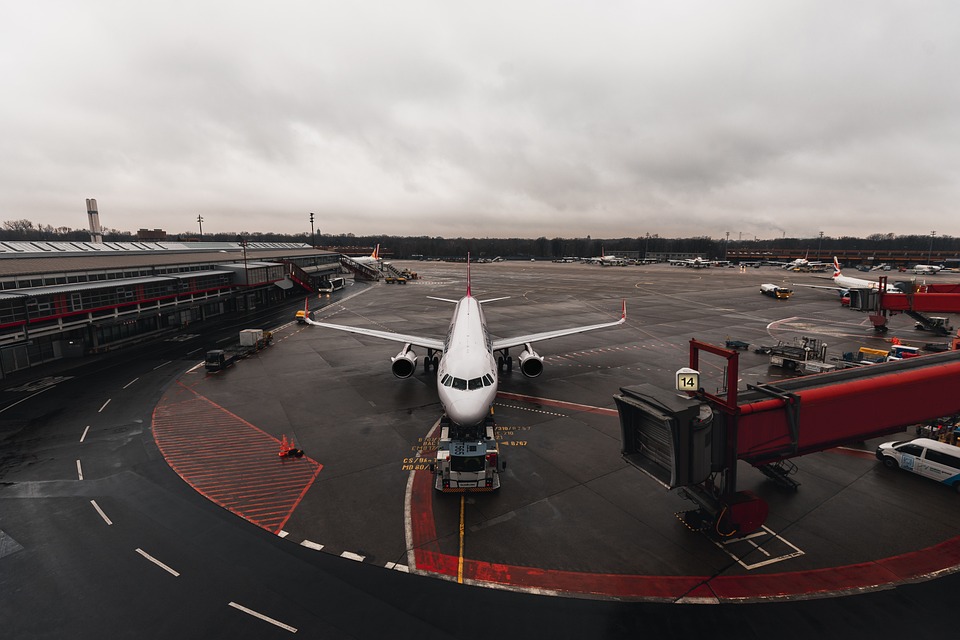 Bunad-Vorfreude: Trachtenschleuse am Flughafen Oslo für den Nationalfeiertag!