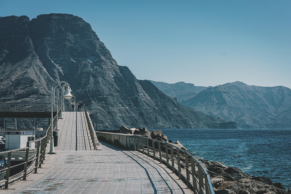 Gran Canaria: Strenge Regeln für Urlauber – Bußgelder bis 3.000 Euro!