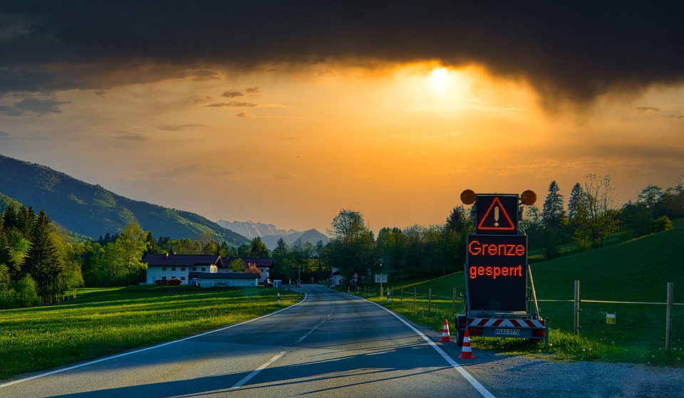 Grenzkontrollen bringen Reisende an die Grenzen des Chaos!
