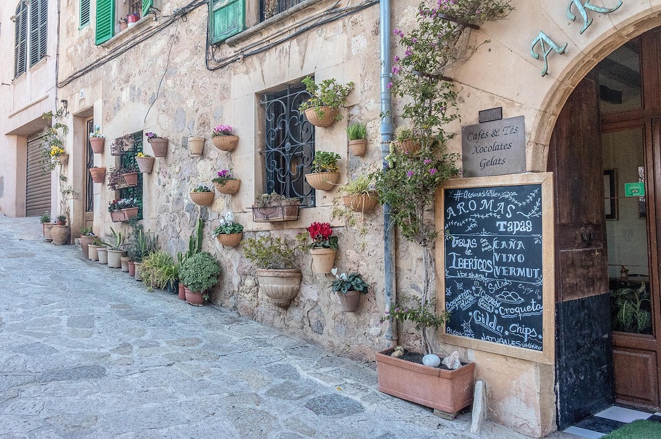 Mallorca im Abwasser-Chaos: Urlauber leiden unter gesperrten Stränden!