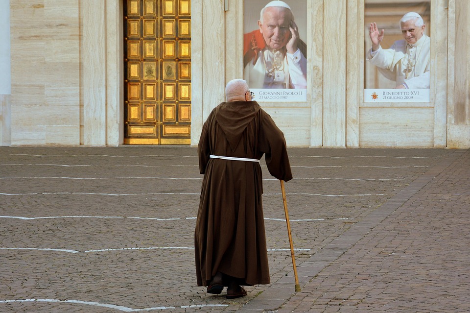 Papst Leo XIV. offiziell im Amt: Royals und Diplomaten feiern in Rom!