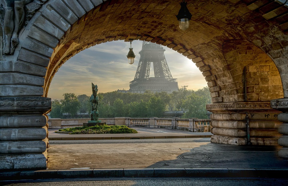 Paris: Touristen Im Wein-Betrug – So Täuschen Restaurants Besuchende!