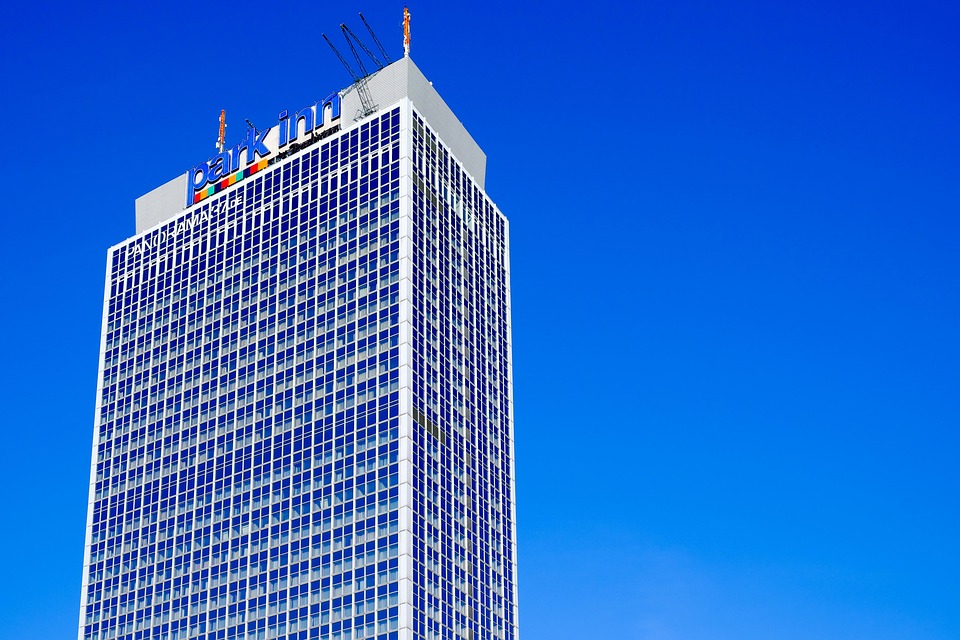 Radisson bringt CO₂-neutrales Hotel nach Manchester: Ein neuer Standard!