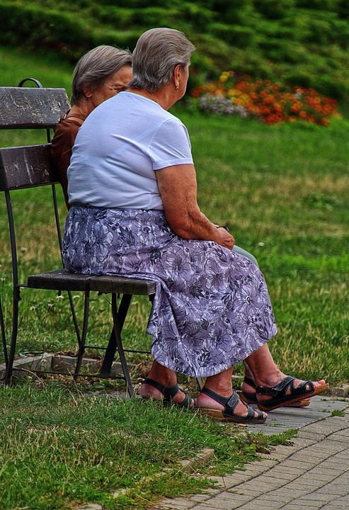 Seniorinnen aus Duisburg fallen auf dreiste Urlaubs-Abzocke herein!