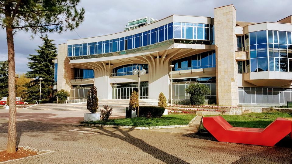 Tirana: Das überraschend trendigste Reiseziel Europas 2025!