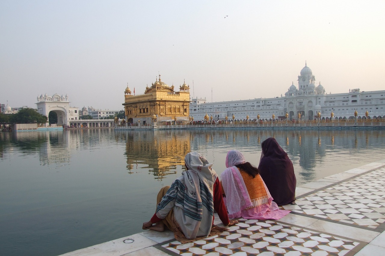 Zugreisen durch Indien: Kulinarik und Architektur auf Schienen entdecken!