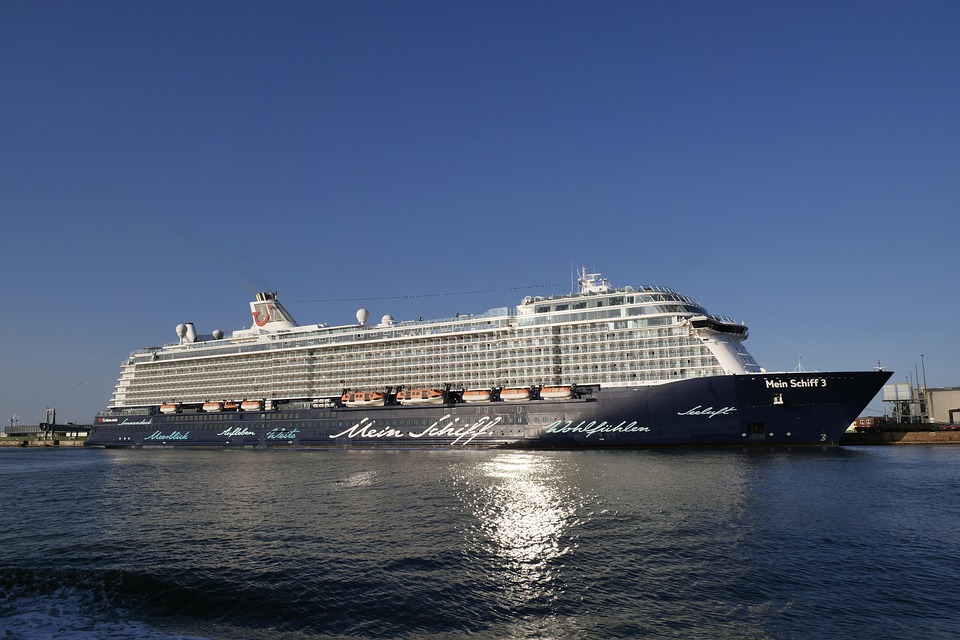 Ab Bremerhaven: Die spektakulären Kreuzfahrten der  Artania  2025!
