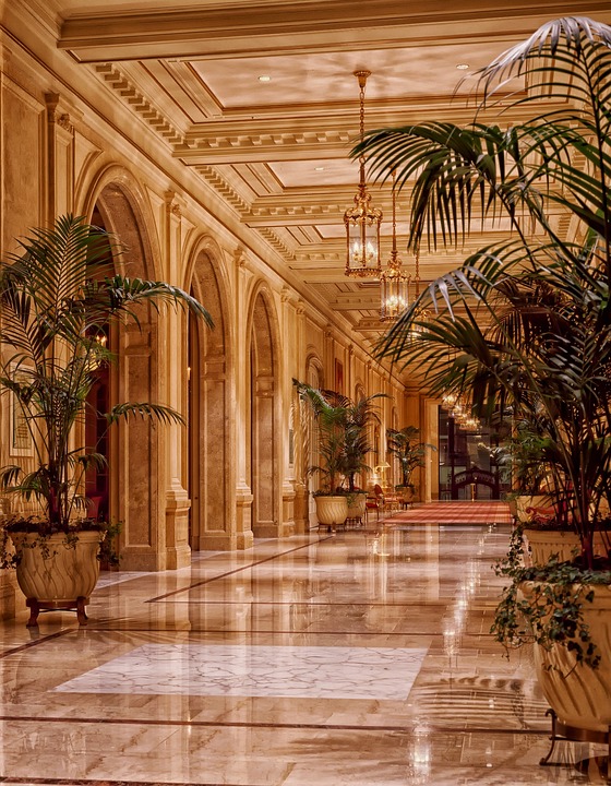 Hotels im Fokus: So tricksen sie Gäste mit späten Check-outs aus!