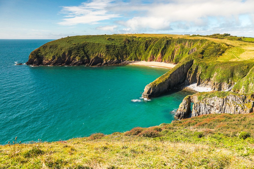 Wales‘ Geheimnis: Der längste Ortsname der Welt begeistert Touristen!