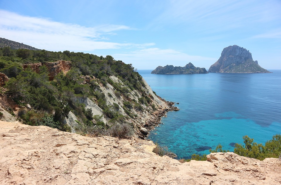 Ibiza boomt: Tourismus und Immobilienpreise auf Rekordniveau!