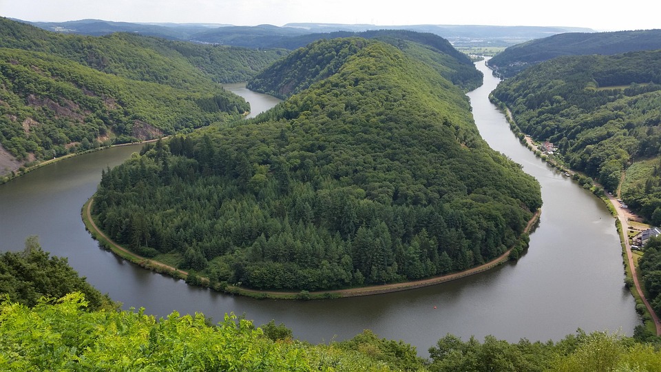 Sommerurlaub in NRW: Beliebte Regionen gut gebucht, spontane Plätze warten!