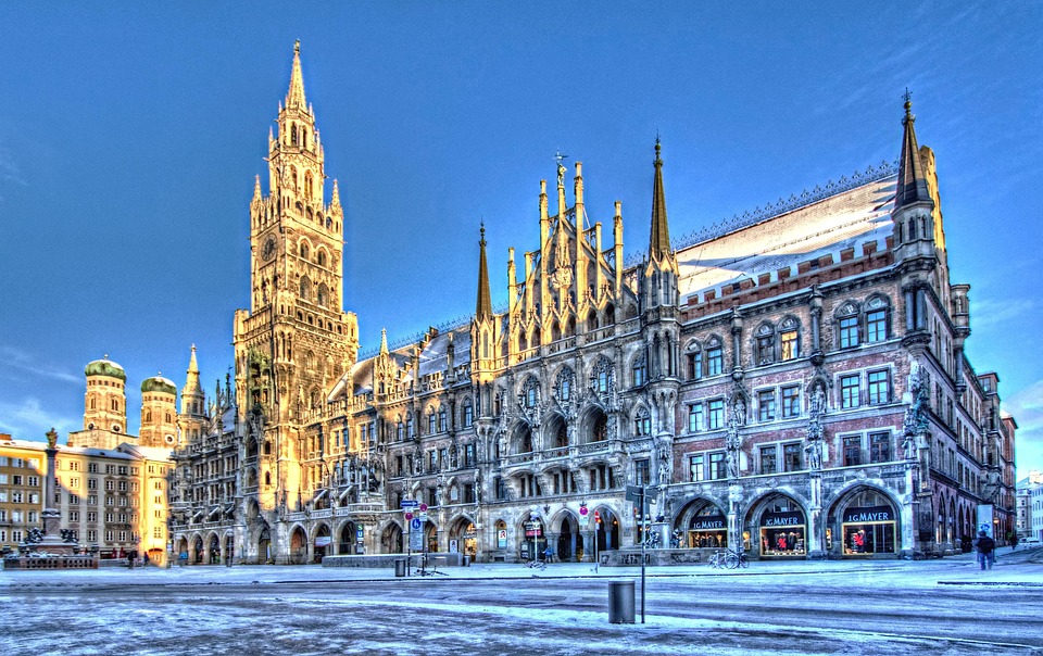 Münchens Fans reisen friedlich: Ein Vorbild für Fußball Deutschland!